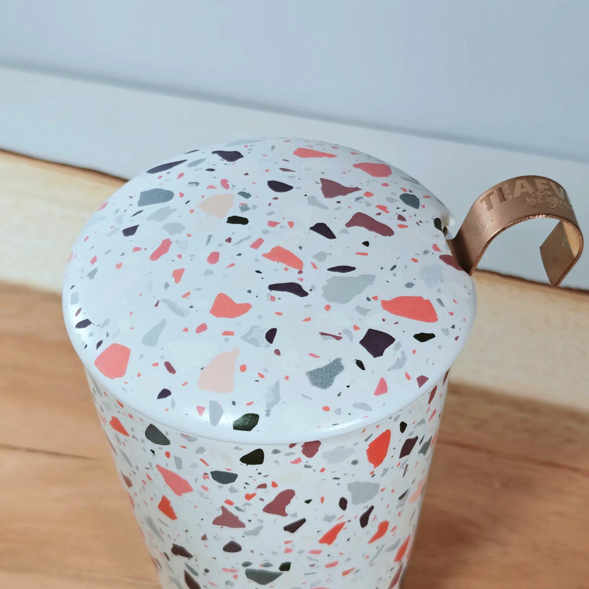 Porseleinen Mok TEAEVE Terrazzo - Thee Mok met Infuser | Heilige Thee – Holy Tea Porseleinen Mok TEAEVE Terrazzo - Thee Mok met Infuser | Heilige Thee – Holy Tea