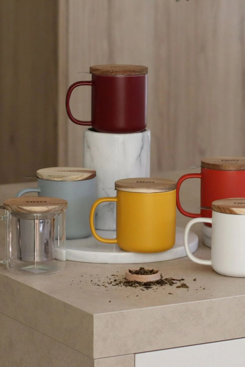 Juliet 300 ml tea mugs in several colours with acacia lids and stainless steel infusers