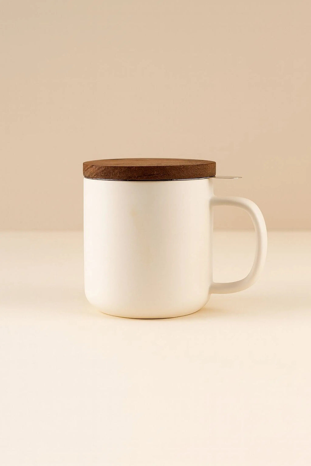 Juliet White 300 ml stoneware tea mug with stainless steel infuser and acacia wood lid