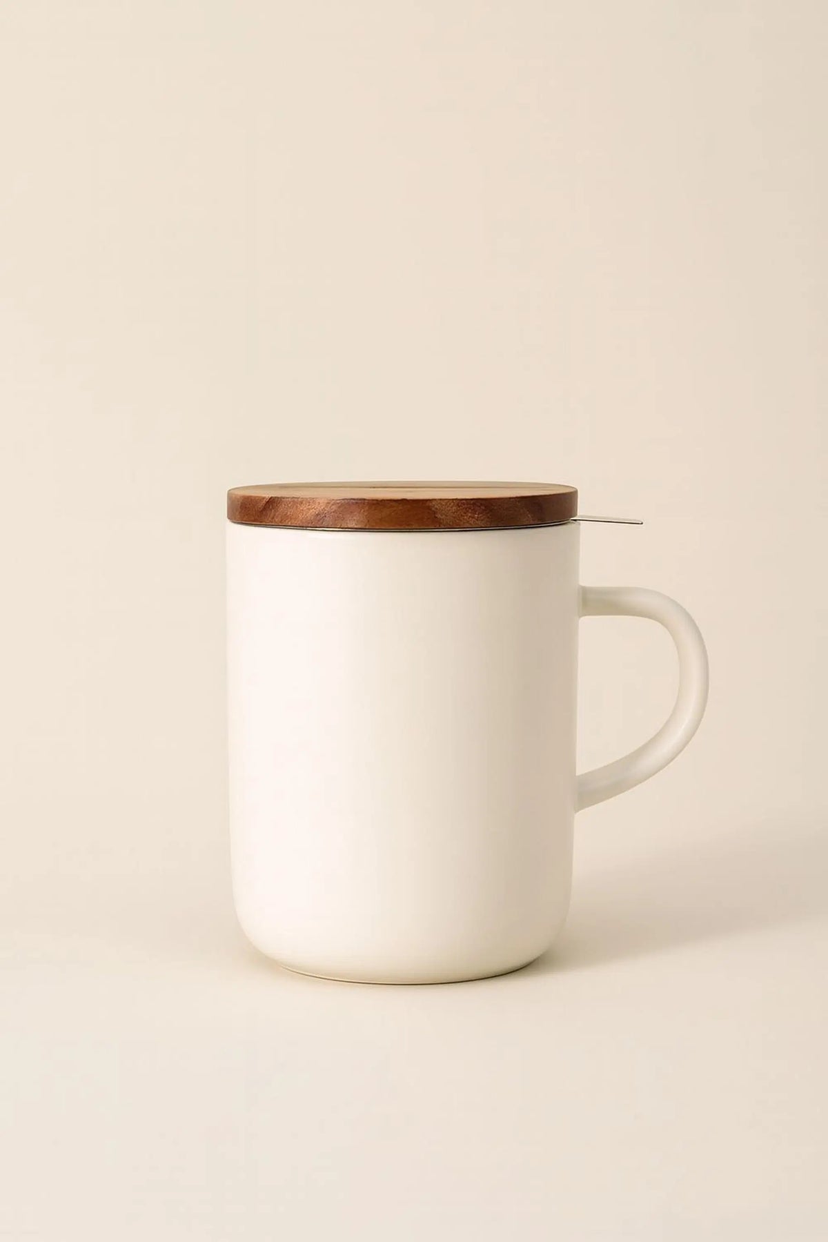 Juliet White 475 ml stoneware tea mug with stainless steel infuser and acacia wood lid
