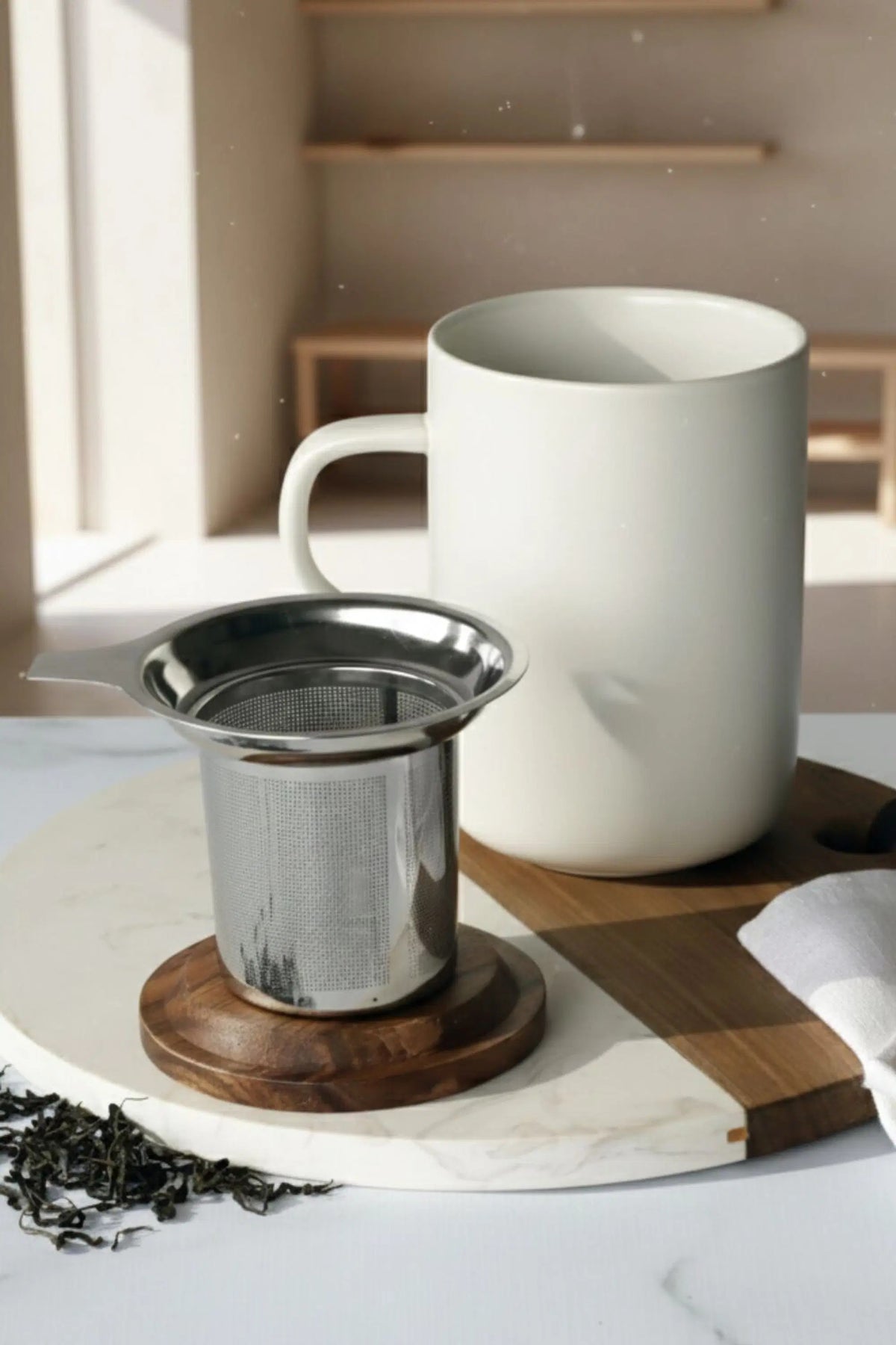 Juliet White 475 ml tea mug with the stainless steel infuser lifted out