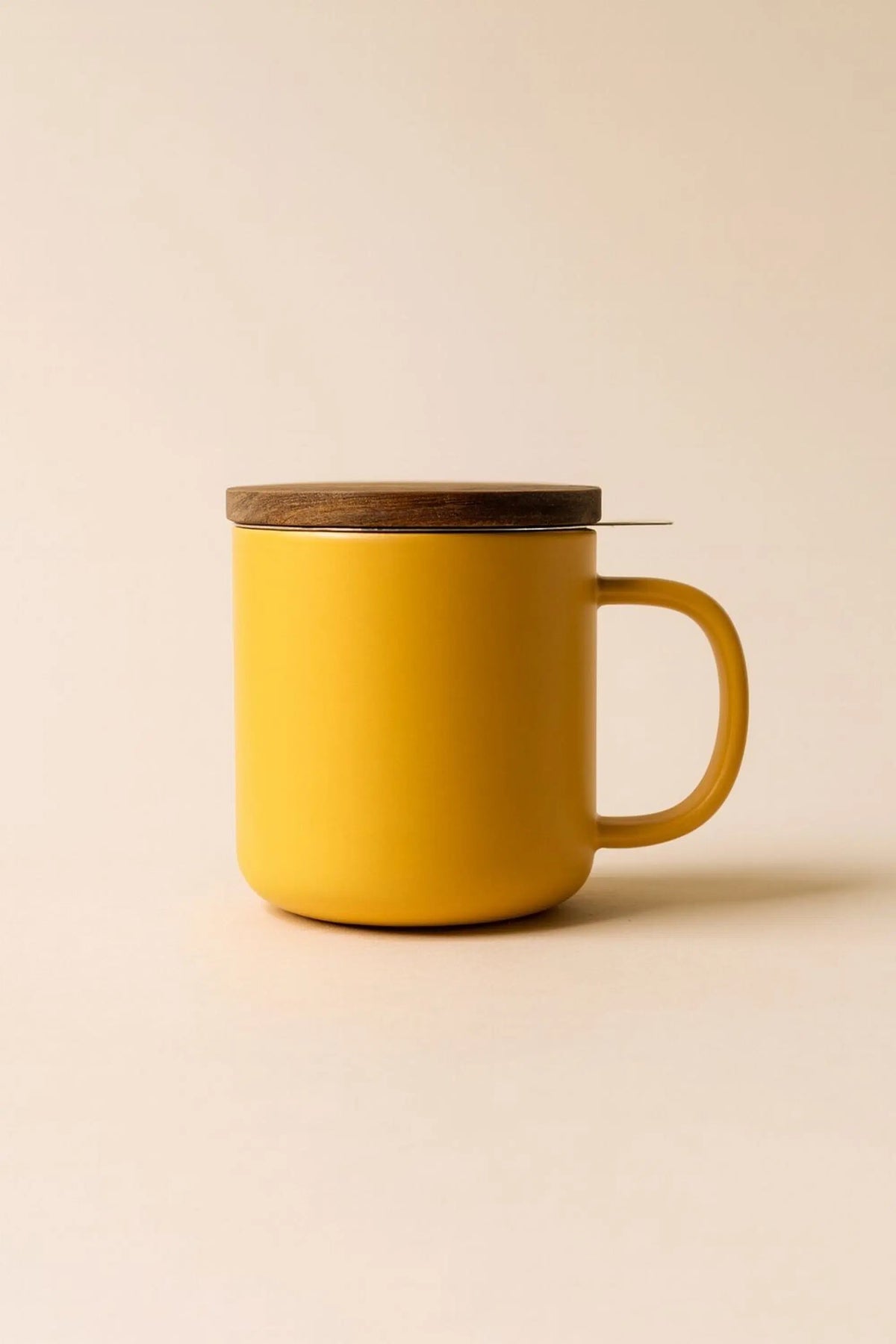 Juliet Yellow 300 ml stoneware tea mug with stainless steel infuser and acacia wood lid